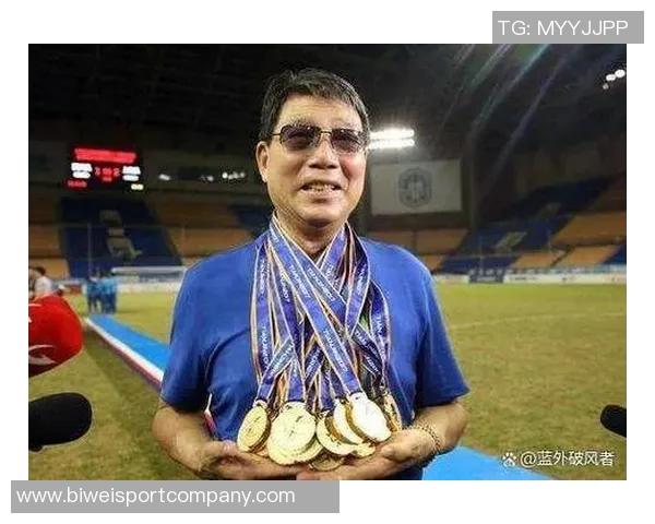 徐根宝高龄仍陪伴U20球员为他们付出辛劳感动球员心声 徐根宝高龄仍陪伴U20球员为他们付出辛劳感动球员心声