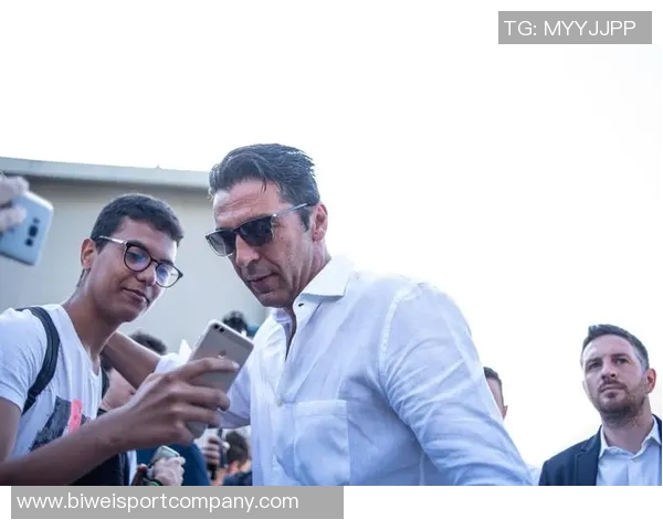 加图索与布冯亲临罗马比赛现场考察意大利球员表现