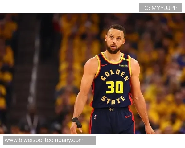 媒体人热评杨瀚森进步显著库里获得圆柱体称号引发热议