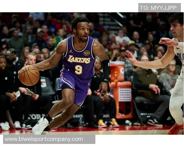 夸梅建议布朗尼学习基德技巧先适应三分再练习突破能力